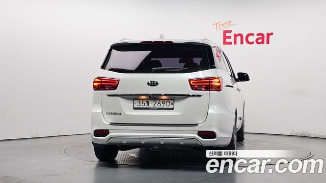 Kia Carnival из Кореи Encar