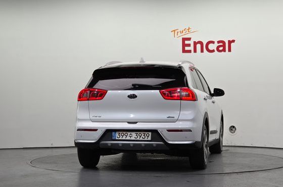 Kia Niro Prestige — пробег 171 332 км — фото 4 из 5