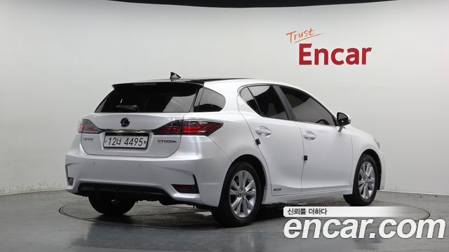 Lexus CT200h 1.8 Supreme ZWA10 — пробег 78 408 км — фото 2 из 5