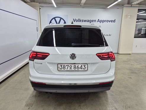 Volkswagen Tiguan 2.0 TDI Premium — пробег 60 207 км — фото 4 из 5