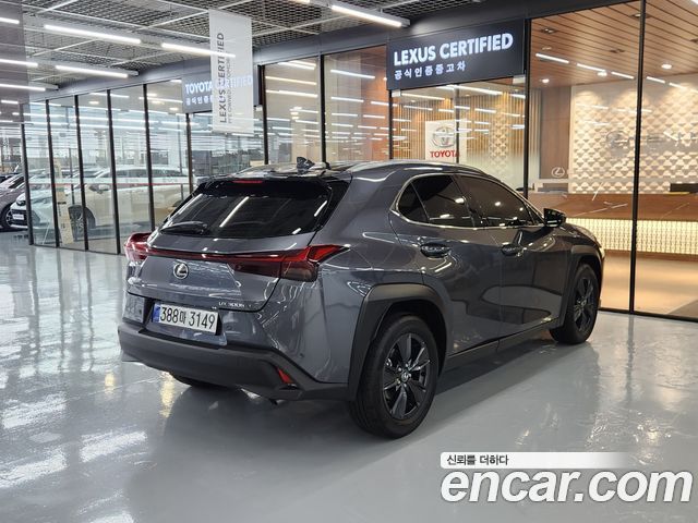 Lexus UX 2.0 2WD — пробег 3 475 км — фото 2 из 5