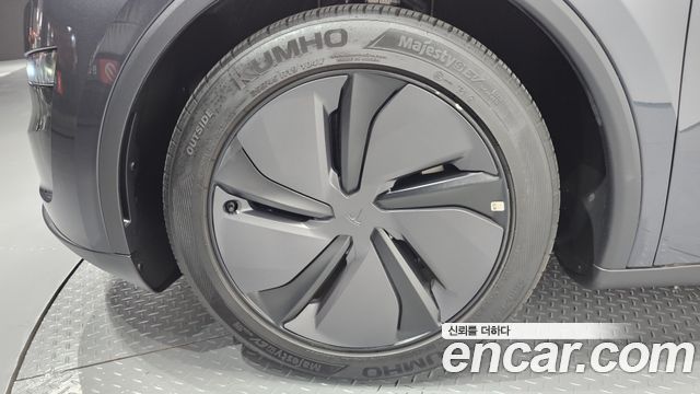 Tesla Model Y Long Range AWD — пробег 9 243 км — фото 5 из 5