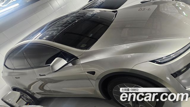 Tesla Model Y L Long Range AWD — пробег 200 км — фото 4 из 5