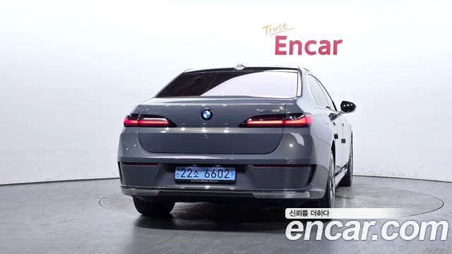 BMW i7 xDrive 60 Design Pure Excellence — пробег 50 459 км — фото 4 из 5