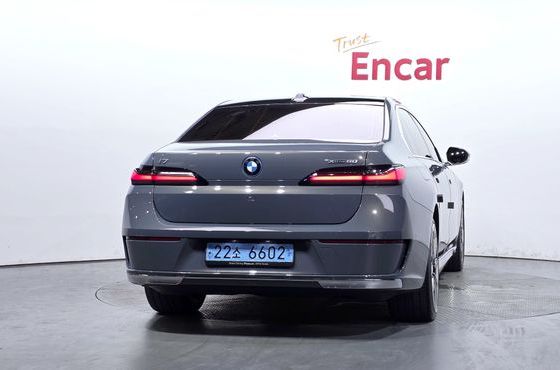 BMW i7 xDrive 60 Design Pure Excellence — пробег 50 459 км — фото 4 из 5