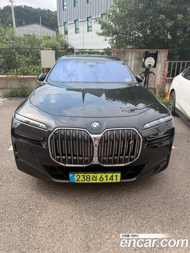 BMW i7 eDrive 50 M Sport — пробег 53 000 км — фото 1 из 5