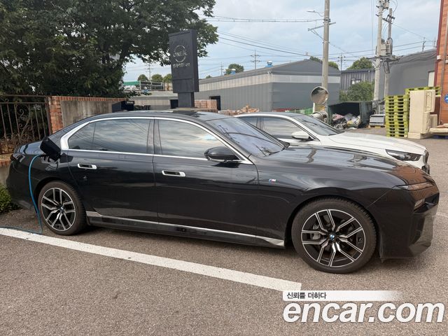 BMW i7 eDrive 50 M Sport — пробег 53 000 км — фото 2 из 5