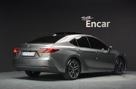 Toyota Camry 2.5 XLE Premium Hybrid — пробег 11 904 км — фото 2 из 5