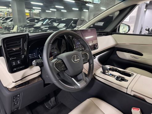 Lexus LM 500h Executive — пробег 8 100 км — фото 4 из 5