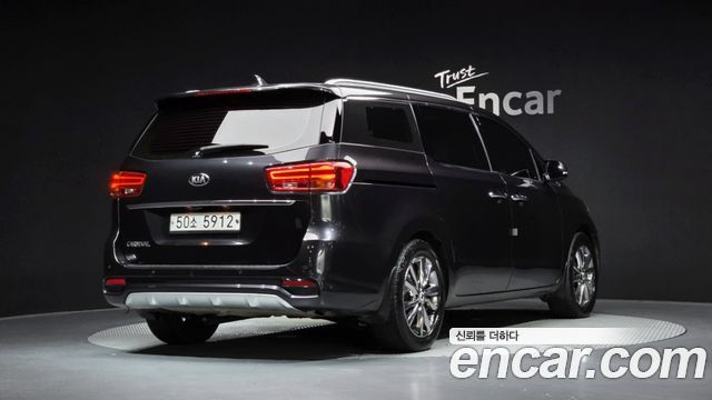 Kia Carnival из Кореи Encar