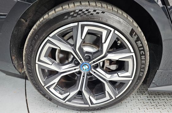BMW i4 eDrive40 M Sports — пробег 164 001 км — фото 5 из 5