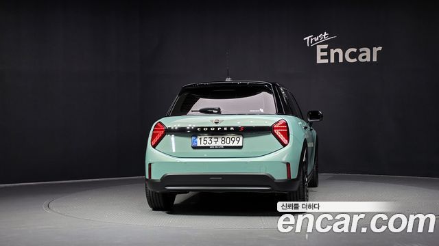 Mini Cooper 5 Door Favoured — пробег 6 486 км — фото 4 из 5