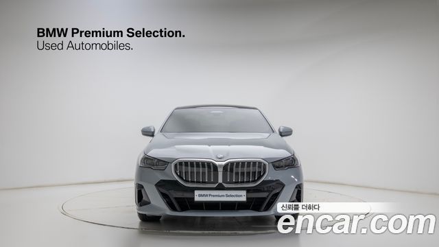 BMW 5-Series 520i M Sport — пробег 4 200 км — фото 3 из 5