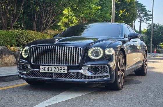 Bentley Flying Spur 4.0 Azure — пробег 8 500 км — фото 2 из 5