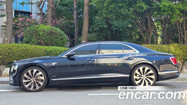 Bentley Flying Spur 4.0 Azure — пробег 8 500 км — фото 3 из 5