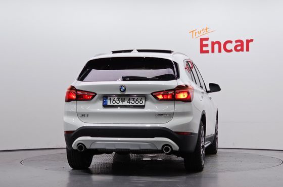 BMW X1 xDrive 20i xLine — пробег 84 042 км — фото 4 из 5