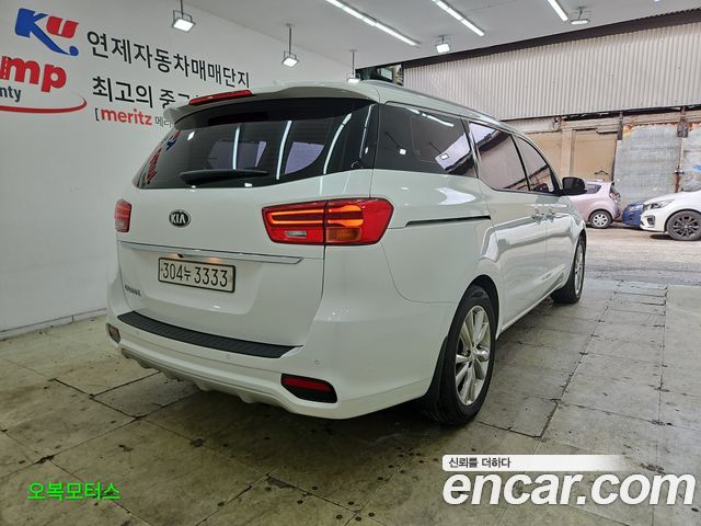 Kia Carnival 9-Seater Prstige — пробег 61 900 км — фото 2 из 5