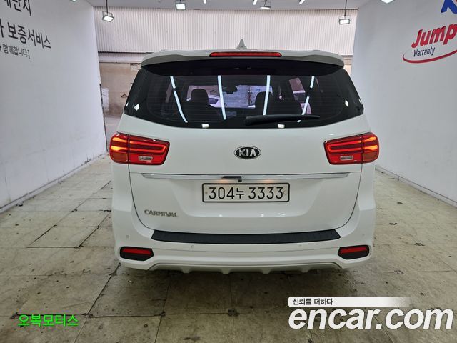 Kia Carnival 9-Seater Prstige — пробег 61 900 км — фото 4 из 5