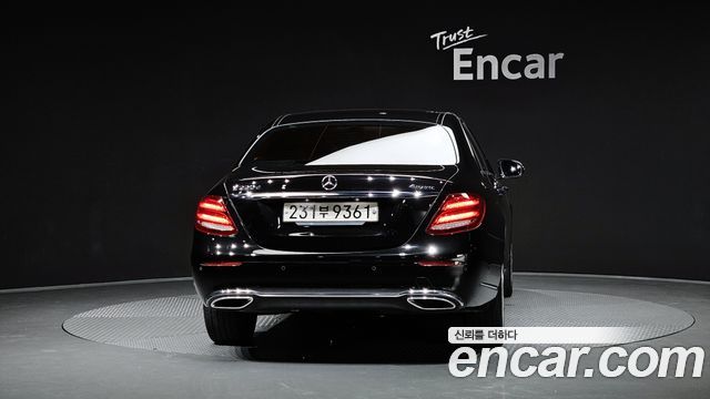 Mercedes-Benz E-Class E220d 4MATIC Exclusive — пробег 126 438 км — фото 4 из 5