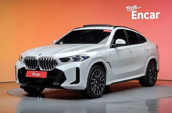 BMW X6 xDrive40i M Sport — пробег 10 675 км — фото 1 из 5