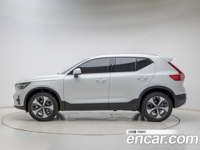 Volvo XC40 B4 Ultra Bright — пробег 11 383 км — фото 3 из 5