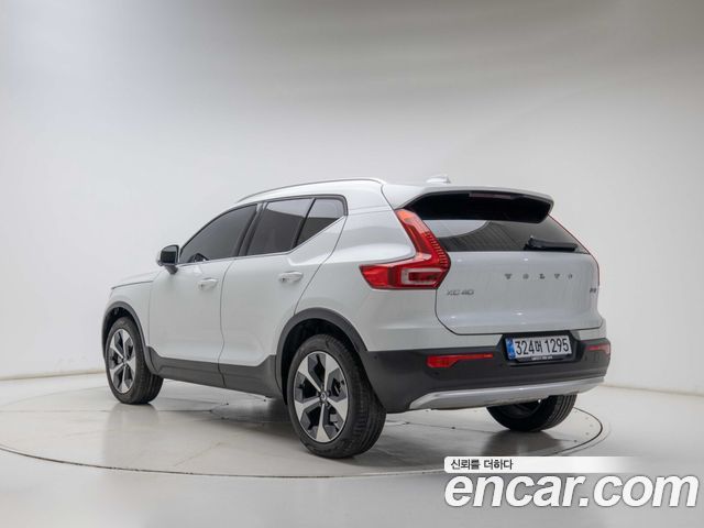 Volvo XC40 B4 Ultra Bright — пробег 11 383 км — фото 4 из 5
