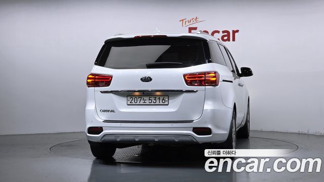 Kia Carnival из Кореи Encar