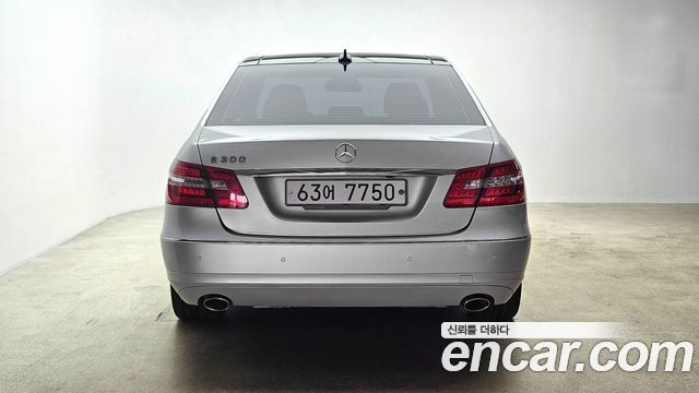 Mercedes-Benz E-Class E300 Elegance — пробег 75 860 км — фото 4 из 5