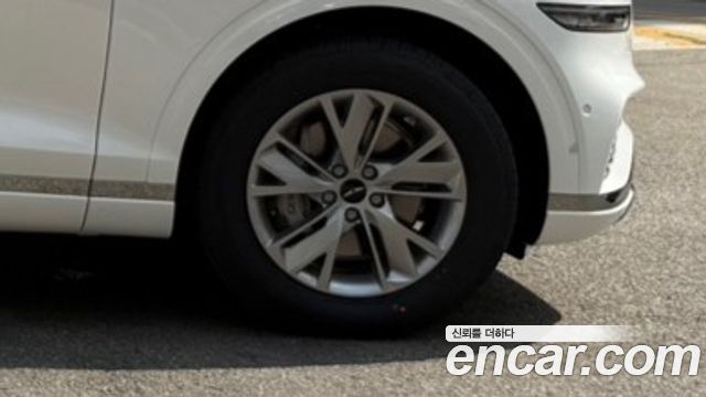 Genesis GV70 2.5T Gasoline 2WD — пробег 1 300 км — фото 5 из 5