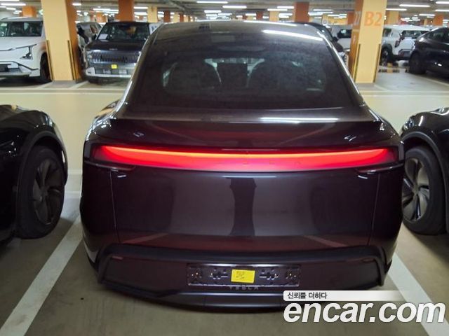 Tesla Model Y Premium RWD — пробег 5 км — фото 2 из 5