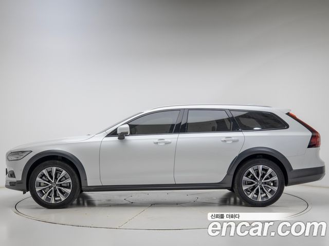 Volvo V90 B5 Ultra AWD — пробег 14 641 км — фото 3 из 5
