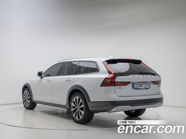 Volvo V90 B5 Ultra AWD — пробег 14 641 км — фото 4 из 5