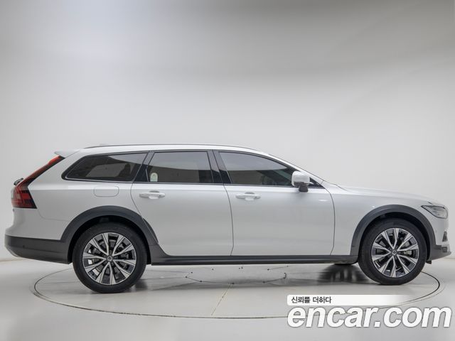 Volvo V90 B5 Ultra AWD — пробег 14 641 км — фото 5 из 5