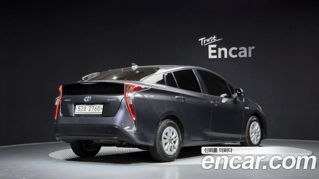 Toyota Prius 1.8 E — пробег 88 692 км — фото 2 из 5