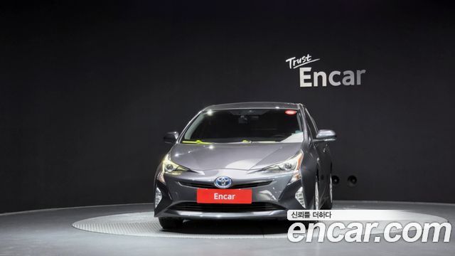 Toyota Prius 1.8 E — пробег 88 692 км — фото 3 из 5