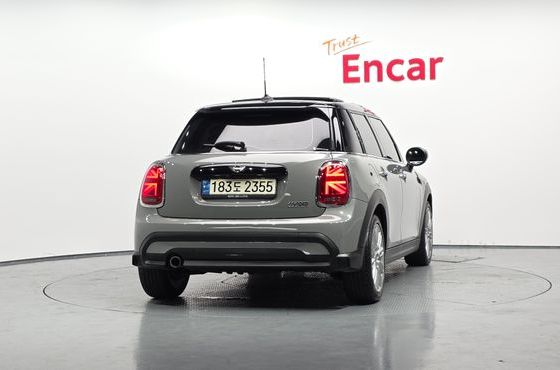 Mini Cooper 5-Door Classic Plus 3rd — пробег 77 507 км — фото 4 из 5