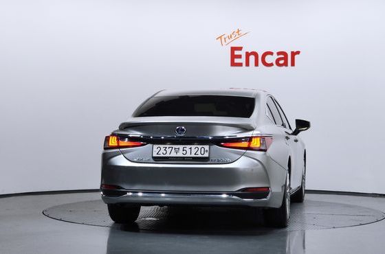 Lexus ES Executive — пробег 32 236 км — фото 4 из 5