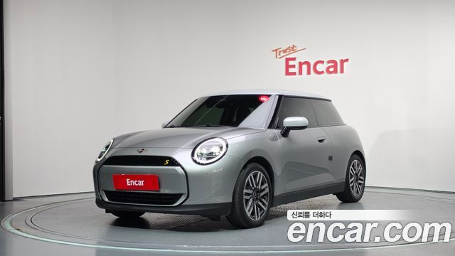 Mini Cooper SE Classic — пробег 5 541 км — фото 1 из 5