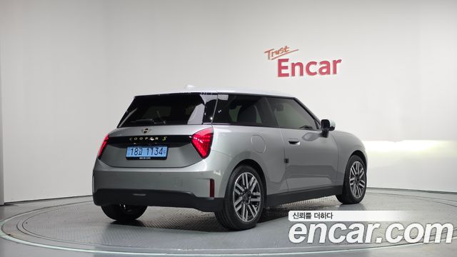 Mini Cooper SE Classic — пробег 5 541 км — фото 2 из 5