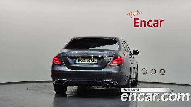 Mercedes-Benz E-Class E300 Avantgarde — пробег 70 055 км — фото 4 из 5