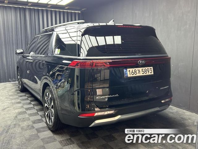 Kia Carnival 7-Seater Signature — пробег 63 999 км — фото 4 из 5