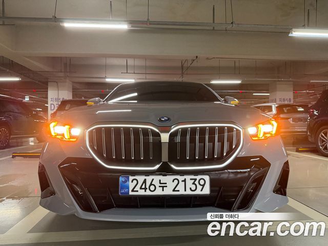 BMW 5-Series 530e xDrive M Sport — пробег 10 600 км — фото 1 из 5