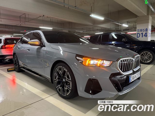 BMW 5-Series 530e xDrive M Sport — пробег 10 600 км — фото 2 из 5