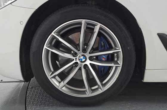 BMW 5-Series 530i xDrive M Sport Package Plus — пробег 82 797 км — фото 5 из 5
