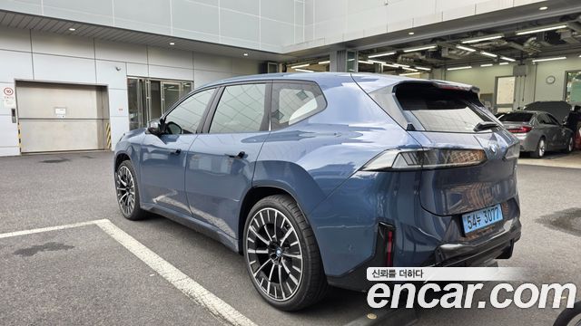 BMW iX3 50 xDrive M Sport Pro — пробег 1 000 км — фото 4 из 5
