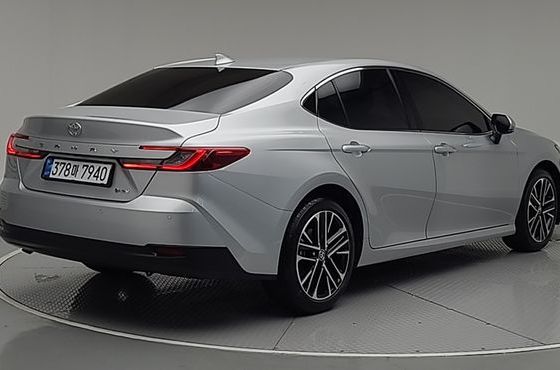 Toyota Camry 2.5 XLE Hybrid — пробег 3 652 км — фото 2 из 5