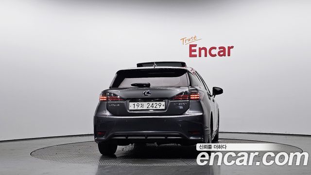 Lexus CT200h 1.8 Supreme ZWA10 — пробег 124 270 км — фото 4 из 5
