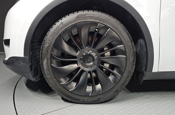 Tesla Model Y RWD — пробег 78 688 км — фото 5 из 5