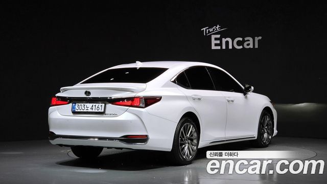 Lexus ES Executive — пробег 8 016 км — фото 2 из 5