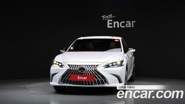 Lexus ES Executive — пробег 8 016 км — фото 3 из 5